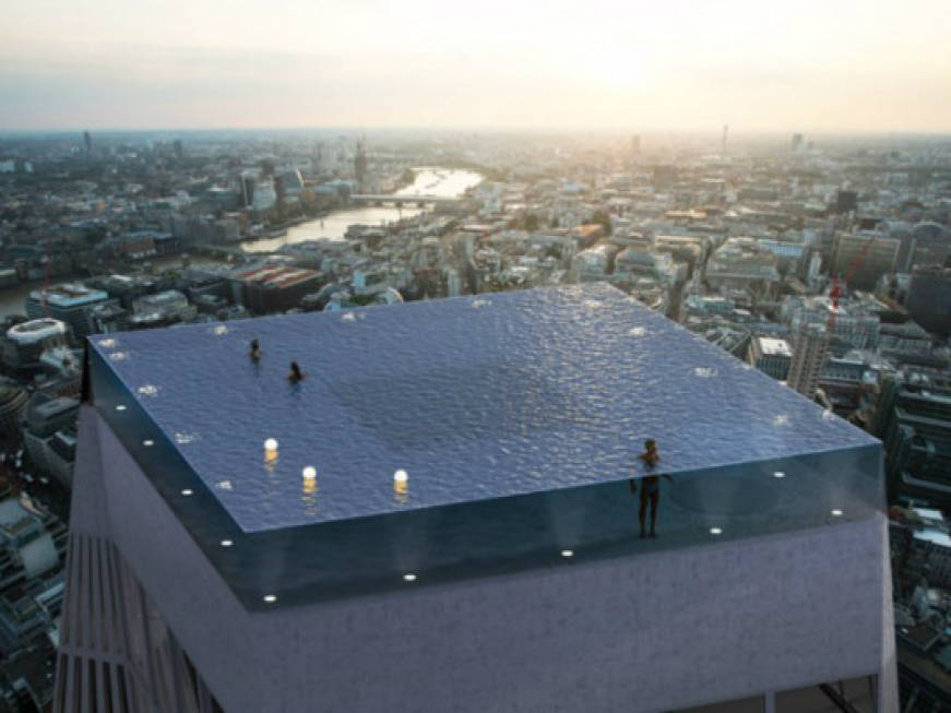 A Londra la straordinaria piscina a sfioro sul tetto del grattacielo