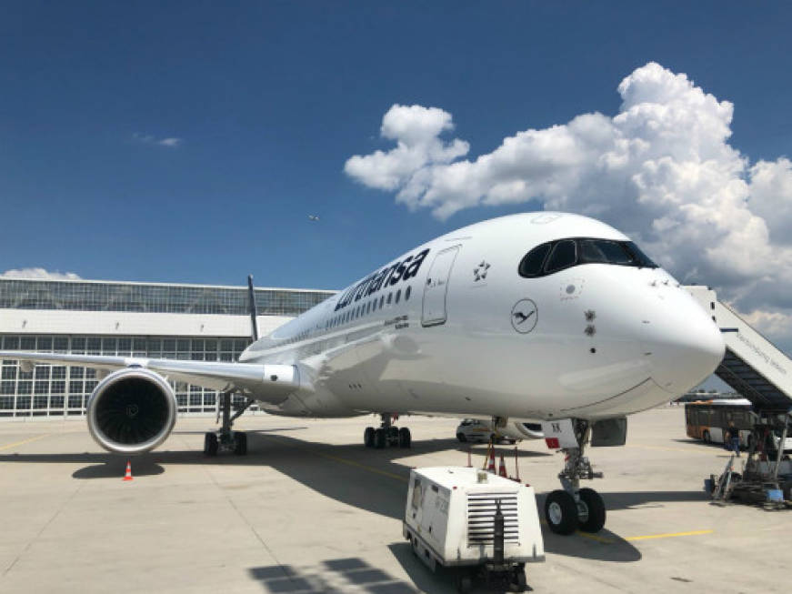 Lufthansa: “Sì a un’Alitalia ristrutturata”