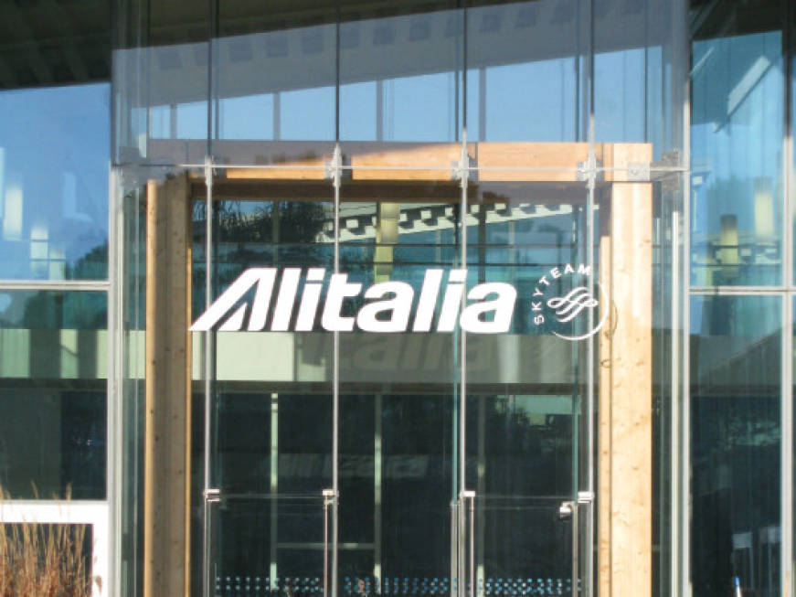 Alitalia: parere positivo dei sindacati alla proroga dei tempi di vendita