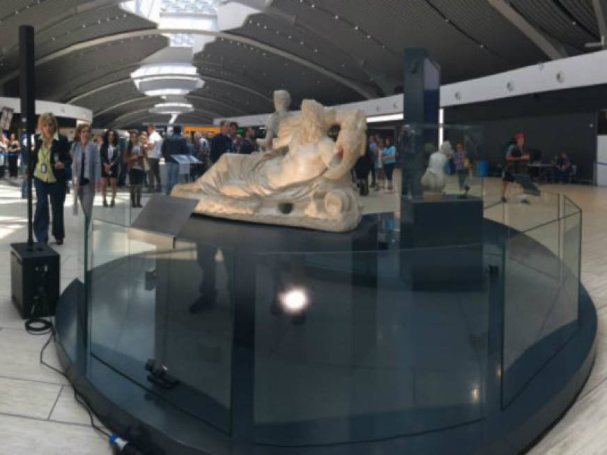 Fiumicino diventa museo: le statue del Parco di Ostia Antica esposte nel terminal E