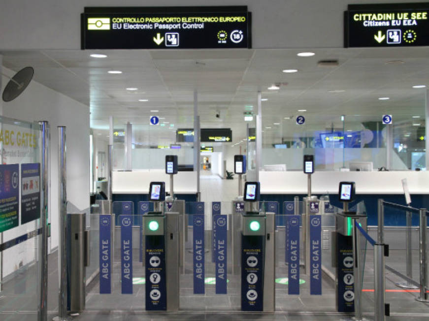 Aeroporto di Bologna, arrivano le scansioni le biometriche