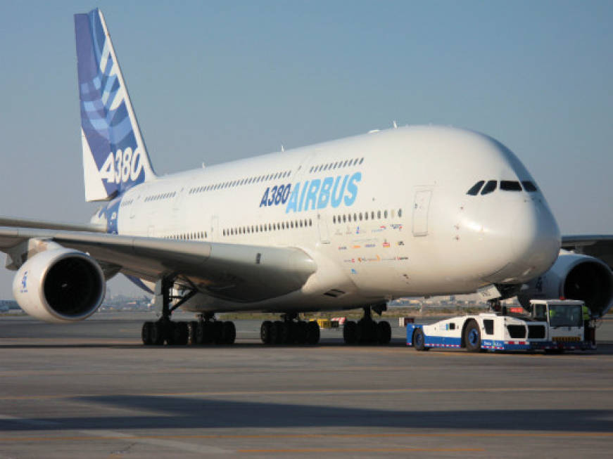 L'annuncio di Airbus: la produzione degli A380 sarà dimezzata