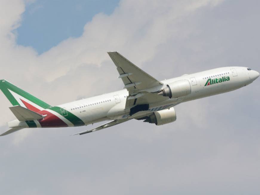 Alitalia e Delta, patto transitorio per i voli transatlantici