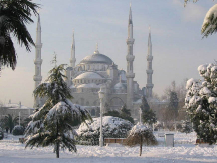 Bufera di neve a Istanbul, cancellato il volo per Milano