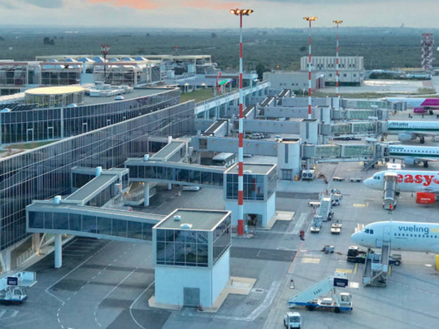 Aeroporti di Bari e Brindisi, crescita a doppia cifra