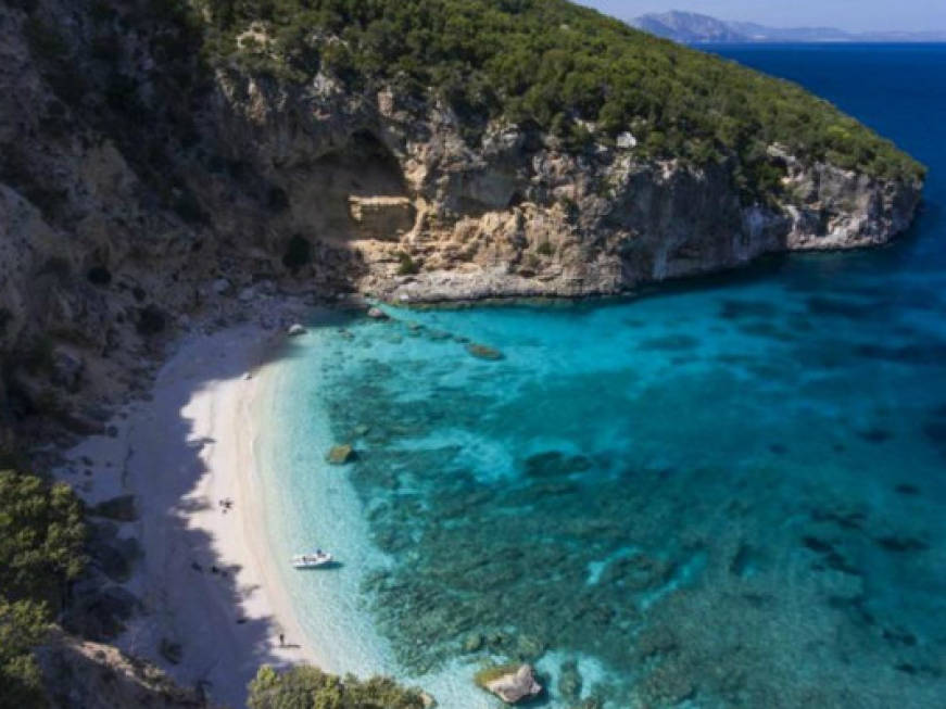 Spiagge italiane a numero chiuso: tutti i controlli di Cala Biriola in Sardegna