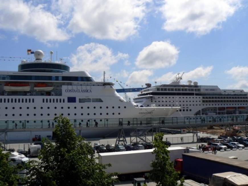 Le navi da crociera in cerca di porti dove ormeggiare in attesa della ripresa