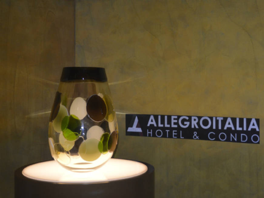 Allegroitalia apre a Torino la suite arredata con vetri di Murano