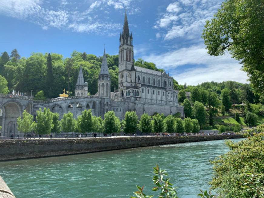 Un volo Albastar con Orp per il primo pellegrinaggio a Lourdes post Covid