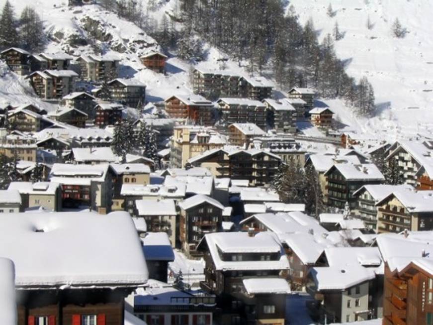 Finisce l'isolamento per 5mila turisti: riapre la strada di Cervinia Finisce l'isolamento per 5mila turisti: riapre la strada di Cervinia