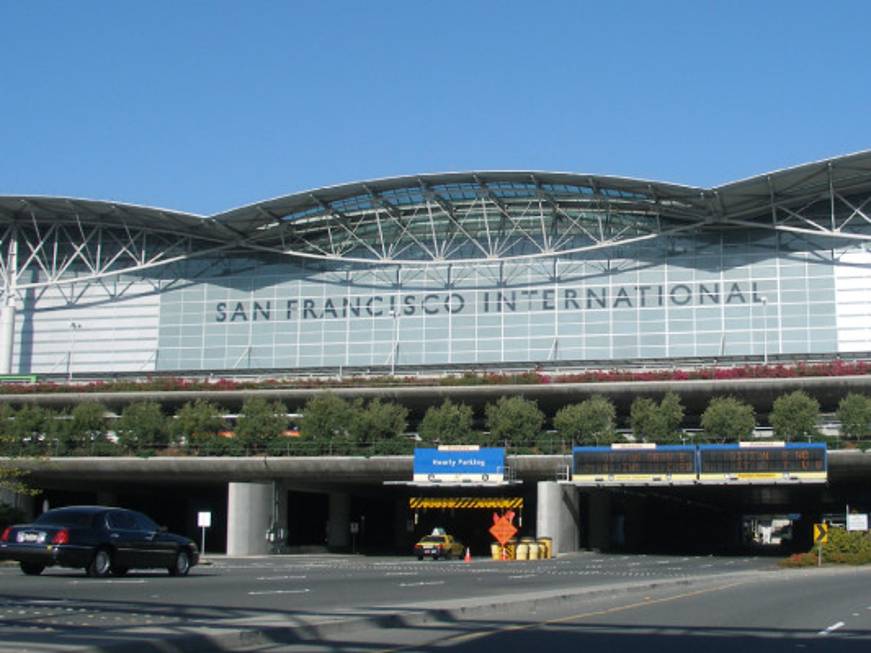 San Francisco vieta le bottigliette di plastica in aeroporto