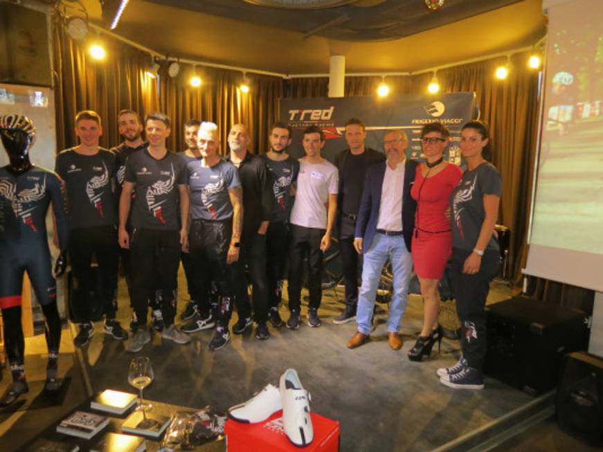 Frigerio Viaggi sostiene il ciclismo: presentata la T°RED Factory Racing Team