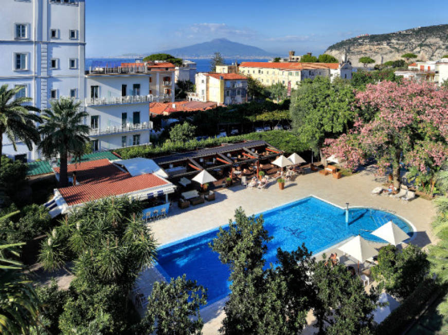 Sorrento: l&amp;#39;hotel Mediterraneo riapre e sale in graduatoria