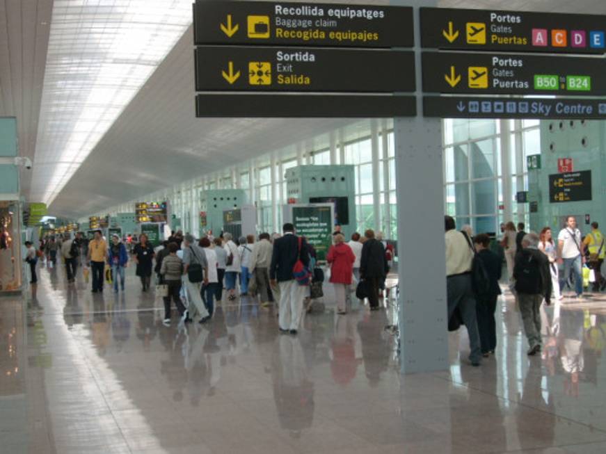 Una pista sul mare per ampliare l'aeroporto di Barcellona El Prat: il video del progetto