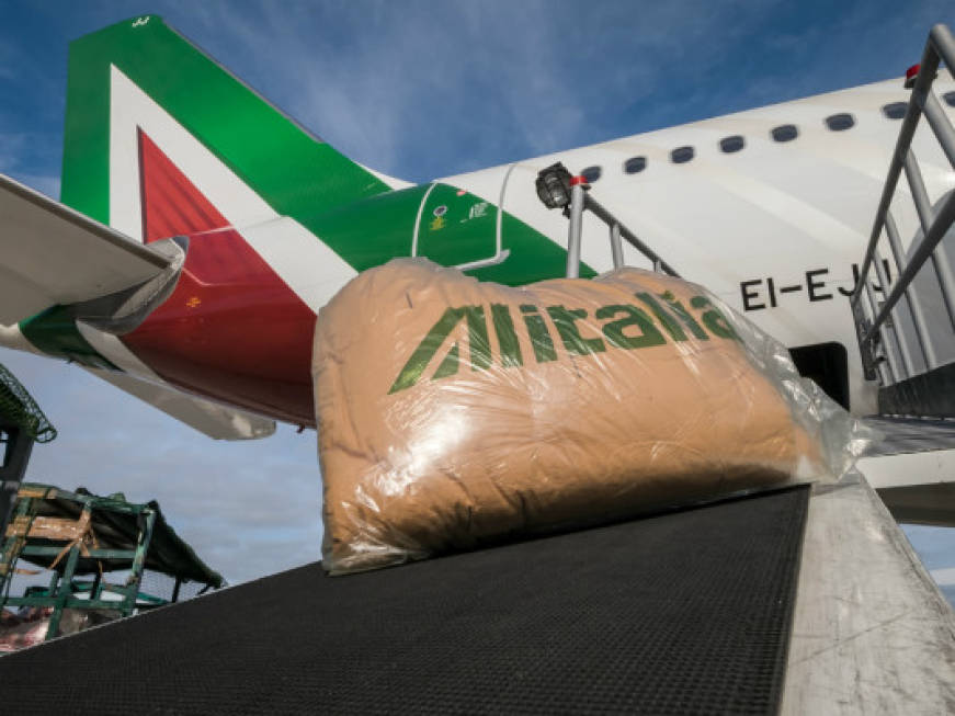 Alitalia chiude con Etihad, da oggi avrà la gestione diretta del cargo