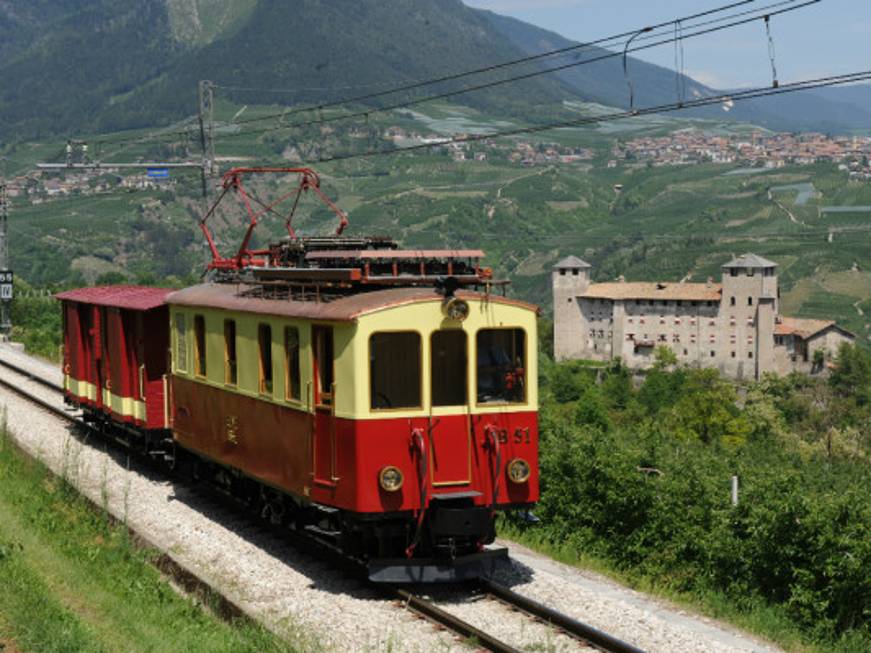 Il Trentino in versione slow: viaggio tra le valli a bordo del trenino storico