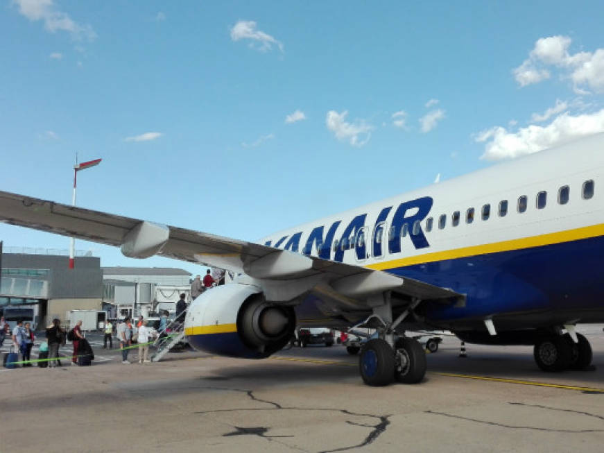 Ryanair, profitti in calo del 21% nel primo trimestre