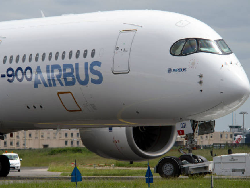 Airbus 350-900: dall&amp;#39;Ue una direttiva d&amp;#39;emergenza per i vettori