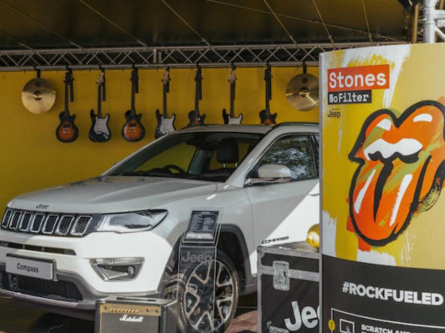 Rossoevolution firma lo stand Jeep del tour europeo dei Rolling Stones