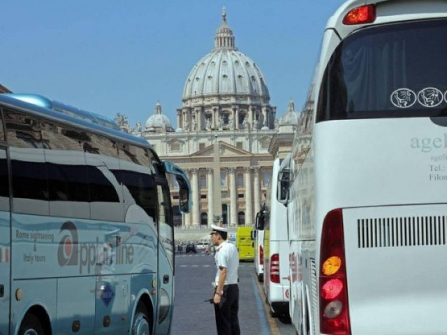 Bus turistici a Roma: nessuna concessione alle imprese
