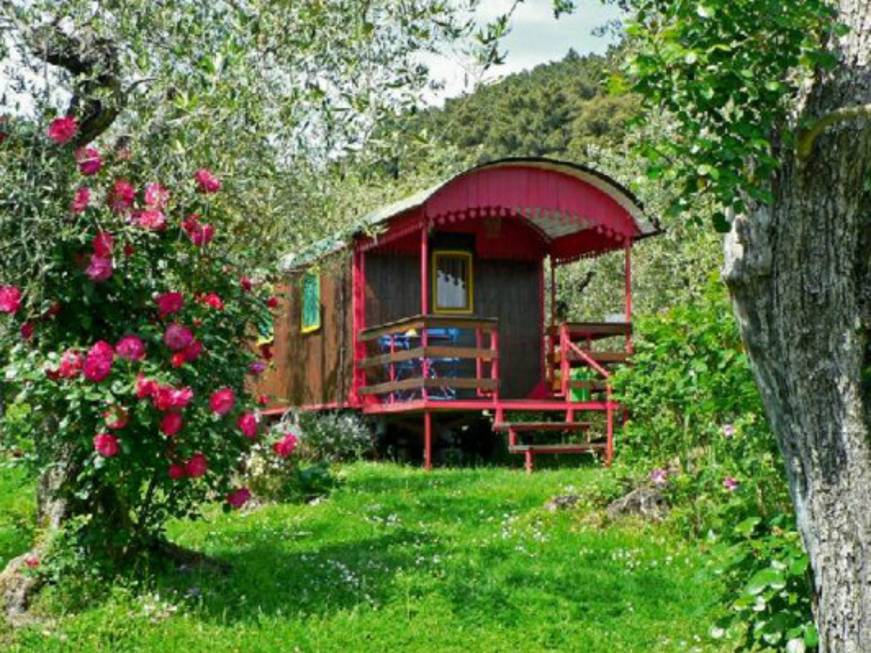 Dormire in un yurta o in un caravan tzigano: le richieste originali in agriturismo