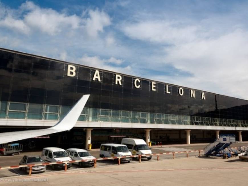Spagna: voli riprogrammati in aeroporto per evitare affollamenti