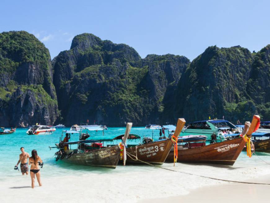 The Beach di Di Caprio chiude: Maya Bay 4 mesi senza turisti per salvarsi