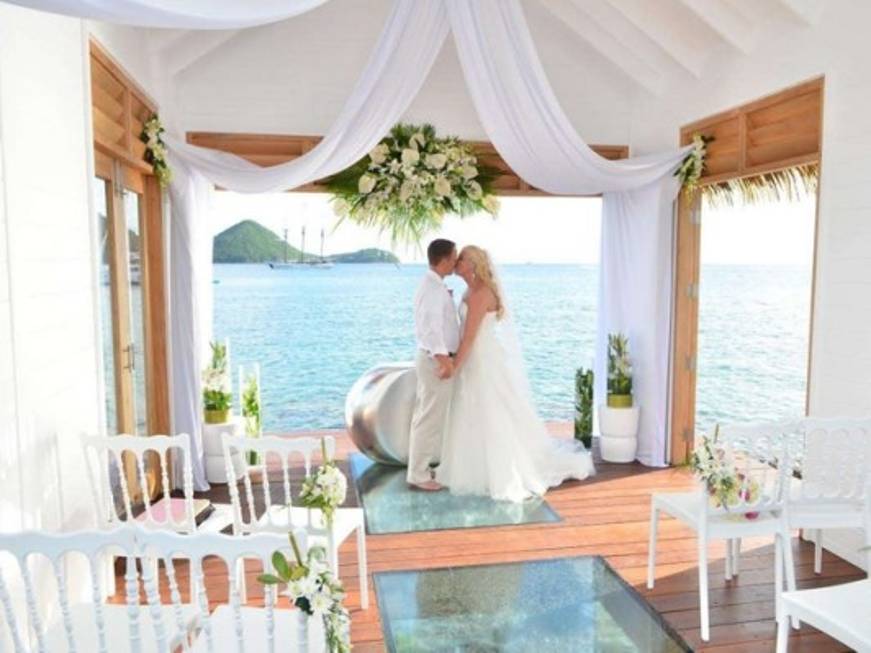 Sposarsi sull'acqua: Sandals apre la prima overwater wedding chapel dei Caraibi Sposarsi sull'acqua: Sandals apre la prima overwater wedding chapel dei Caraibi