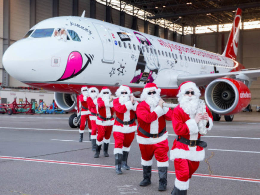 Ecco l'A320 airberlin in livrea natalizia: tappe anche a Linate e Fiumicino