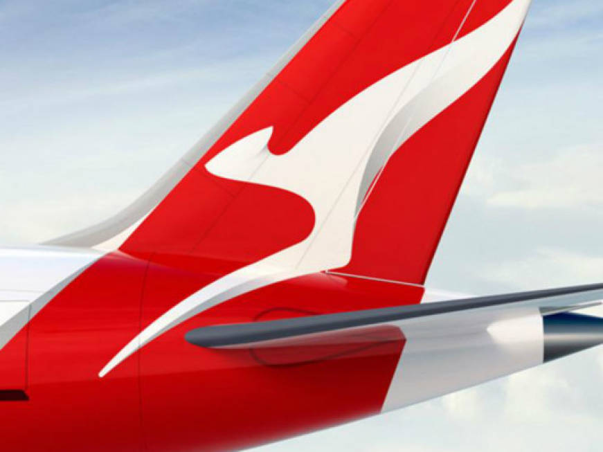 Qantas controcorrente, no ai posti vuoti e all’obbligo di mascherina a bordo