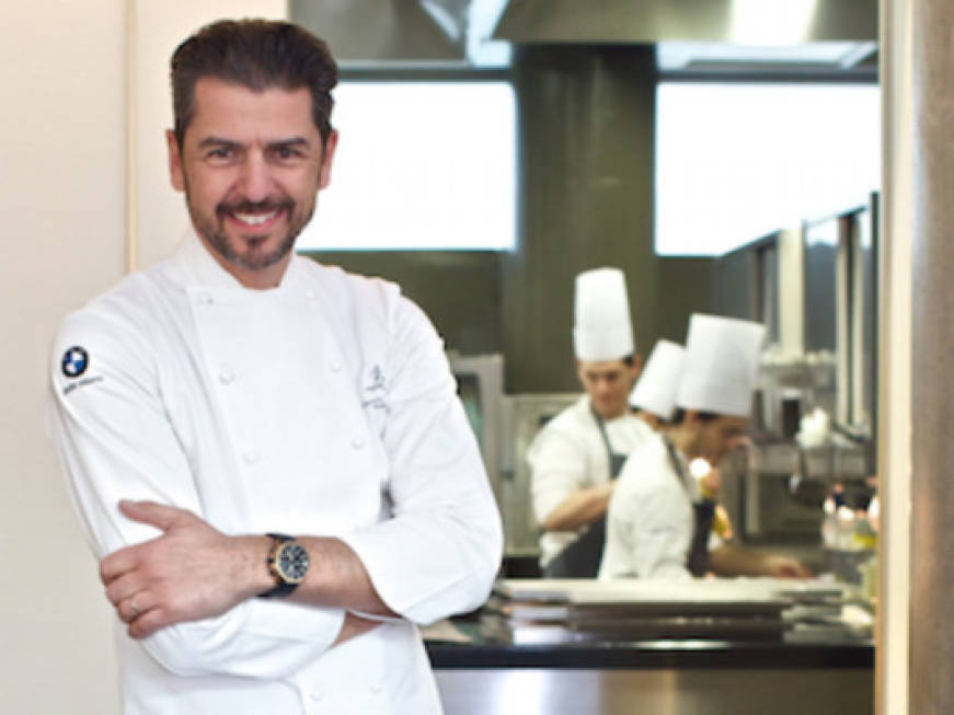 La stella Michelin Andrea Berton nelle cucine del Club Med di Cefalù
