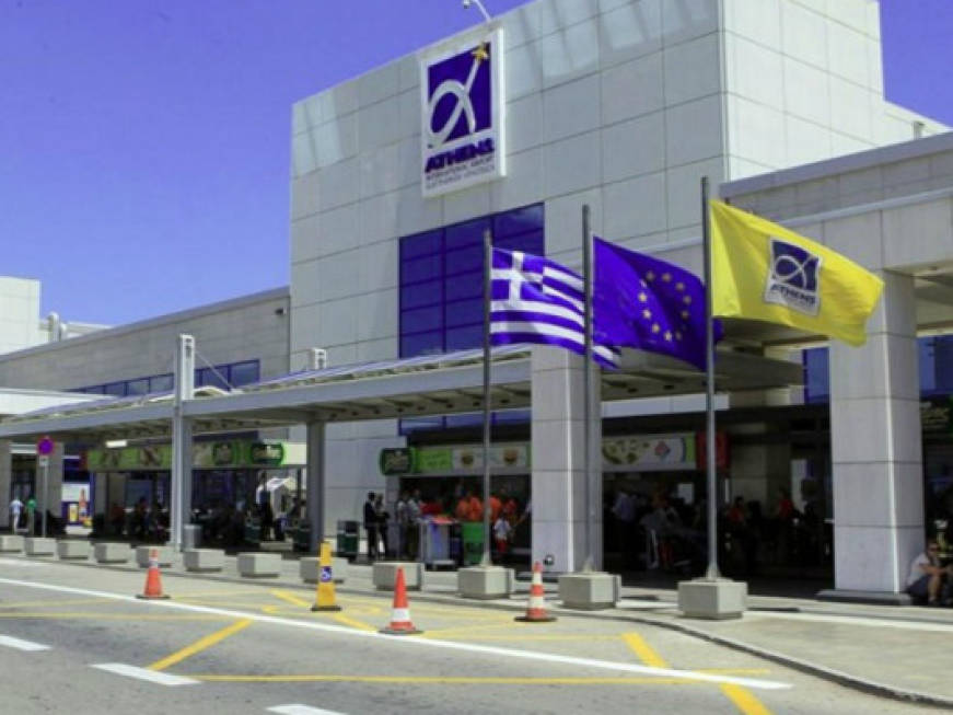 Viaggi in Grecia, la Farnesina contatta i ragazzi in partenza: “Rischio sanitario”