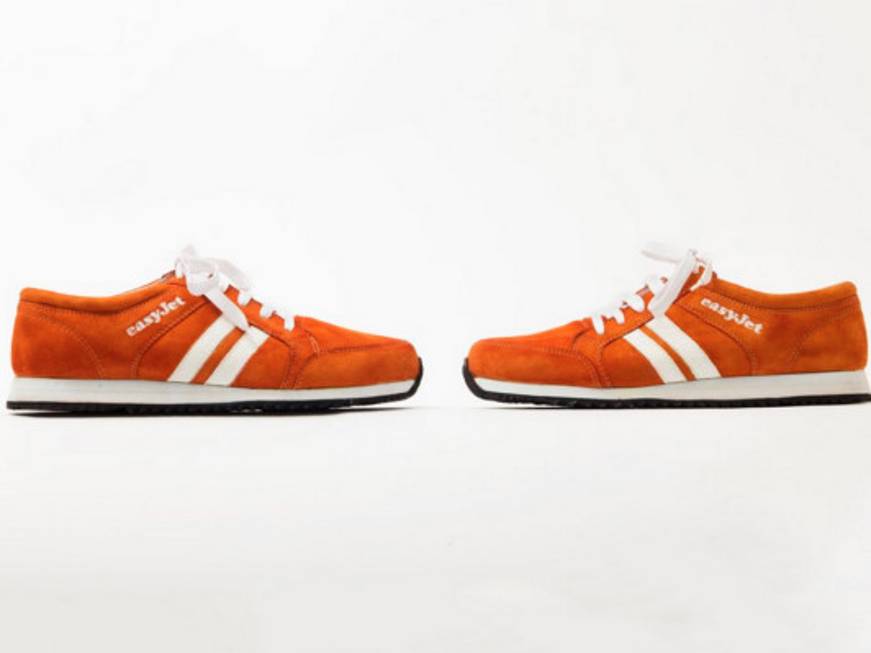 Sneakairs, le scarpe che guidano il turista firmate easyJet