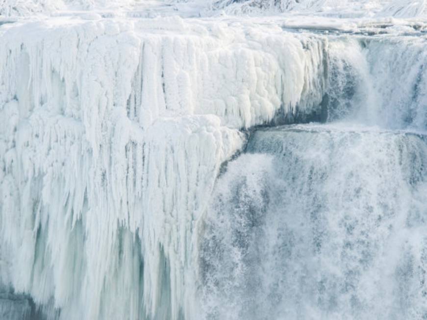 Le cascate del Niagara congelate, è boom di turisti