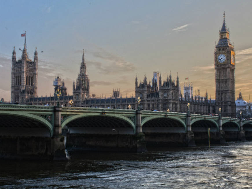 Regno Unito verso la revisione del ‘sistema a semaforo’ per spingere i viaggi