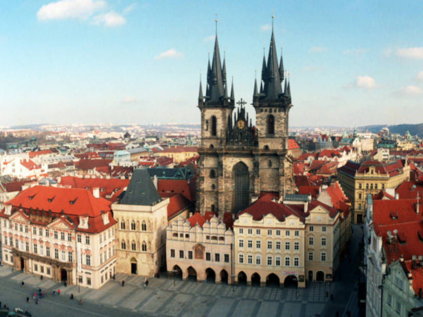 Praga a caccia di scrittori, vacanza gratuita in cambio di un romanzo
