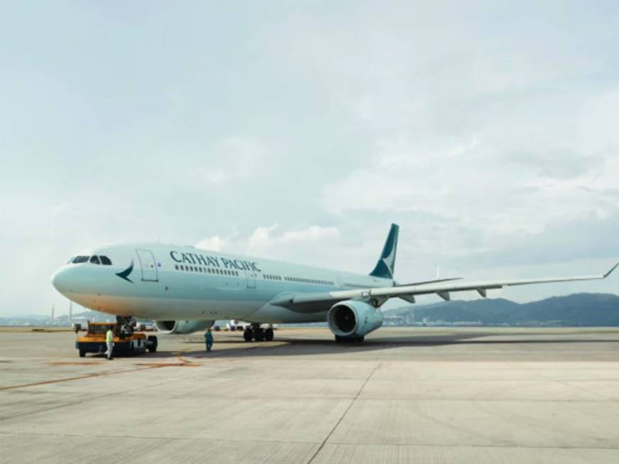 Cathay Pacific: stop alle mascherine in business e first