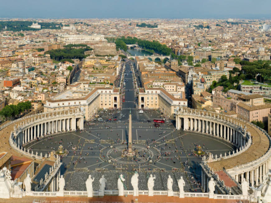 Viaggio di nozze con abbraccio del Papa, il Vaticano smentisce