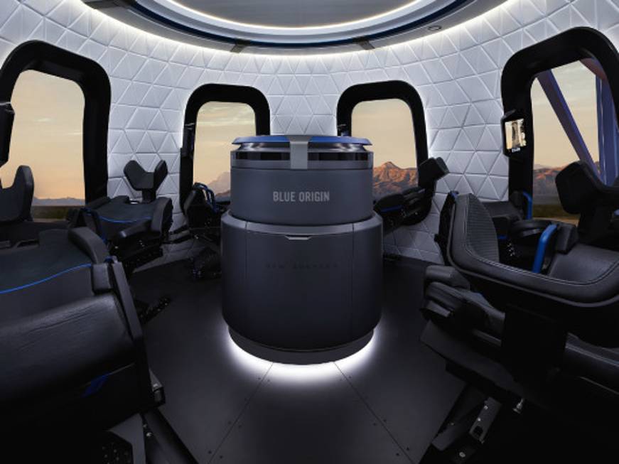 Blue Origin: il capitano Kirk di Star Trek sale a bordo dello shuttle di Bezos