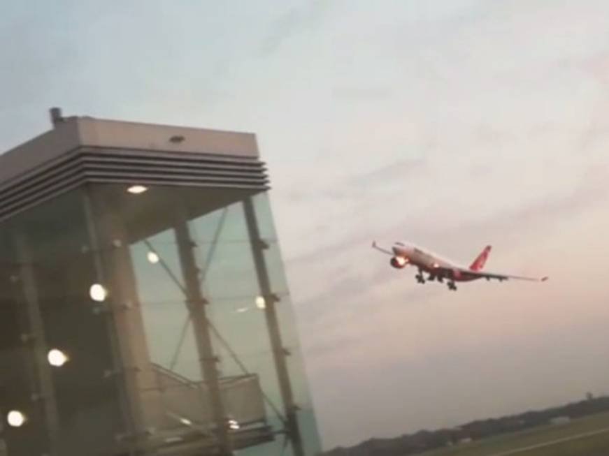 Il pilota airberlin sfiora la torre di controllo, la manovra vista dai passeggeri