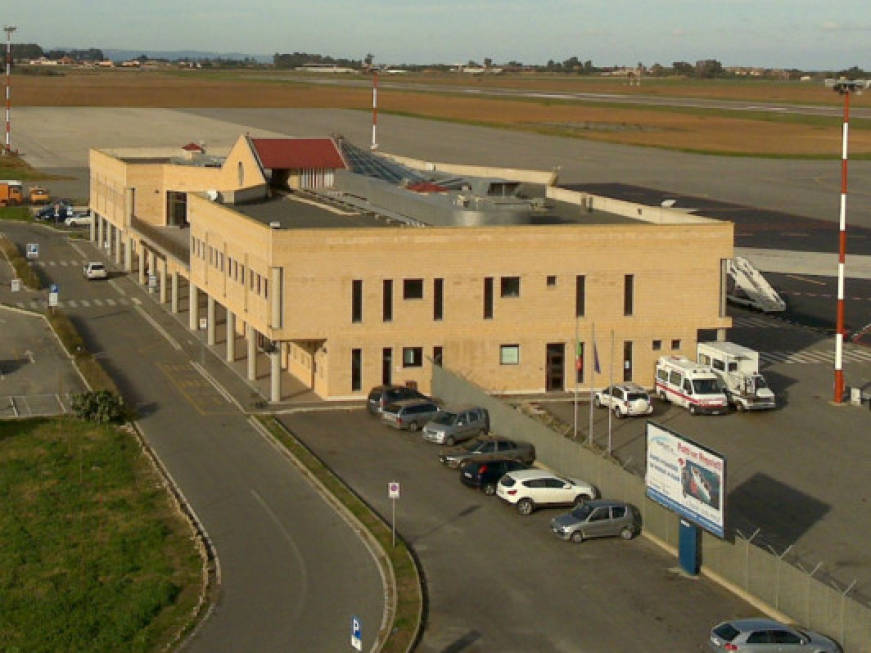 Aeroporto di Crotone, riapertura dello scalo con imprevisti