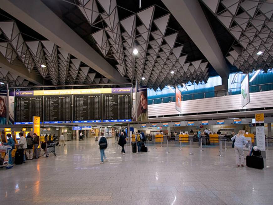 L'aeroporto di Francoforte celebra l'Oktoberfest