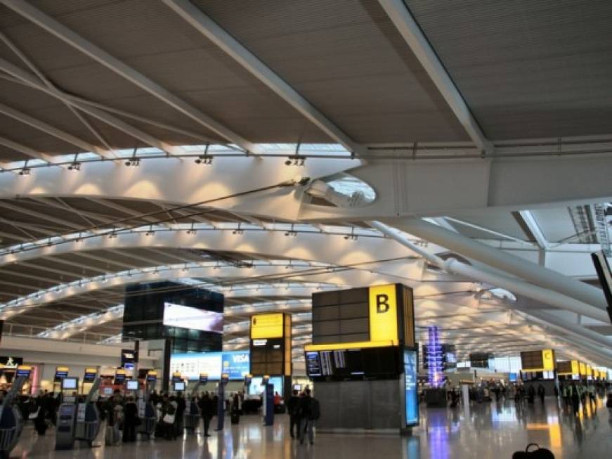 Aeroporti, pronta la tecnologia che accorcerà le code ai controlli