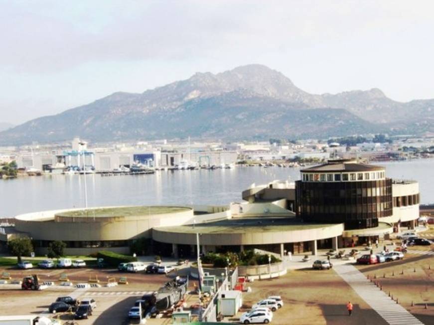 Aeroporto di Olbia, continuano i disagi per i passeggeri Meridiana