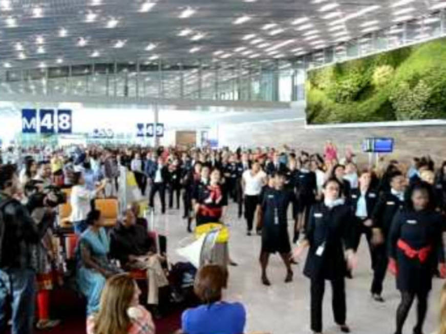 Air France, flash mob dei dipendenti al De Gaulle