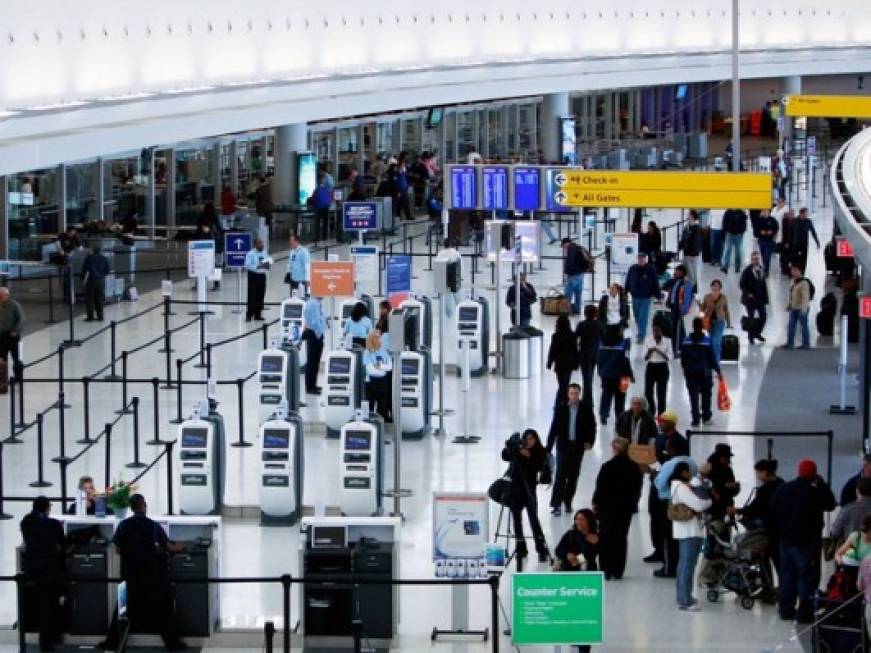 Stati Uniti: stop ai controlli anti Covid negli aeroporti