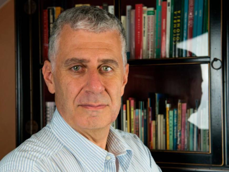 La crisivista daMichele Serra