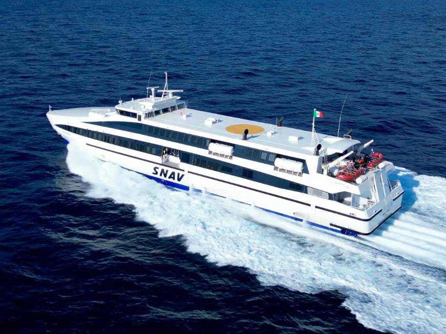Golfo di Napoli, arriva la nuova Snav Sirius