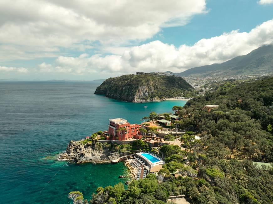 L’estate del Mezzatorre di Ischia fra yacht e benessere