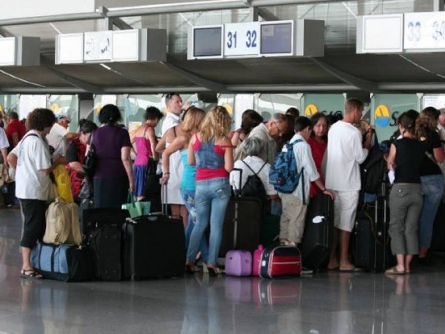 Scioperi: lunedì 10 stop del personale aeroportuale